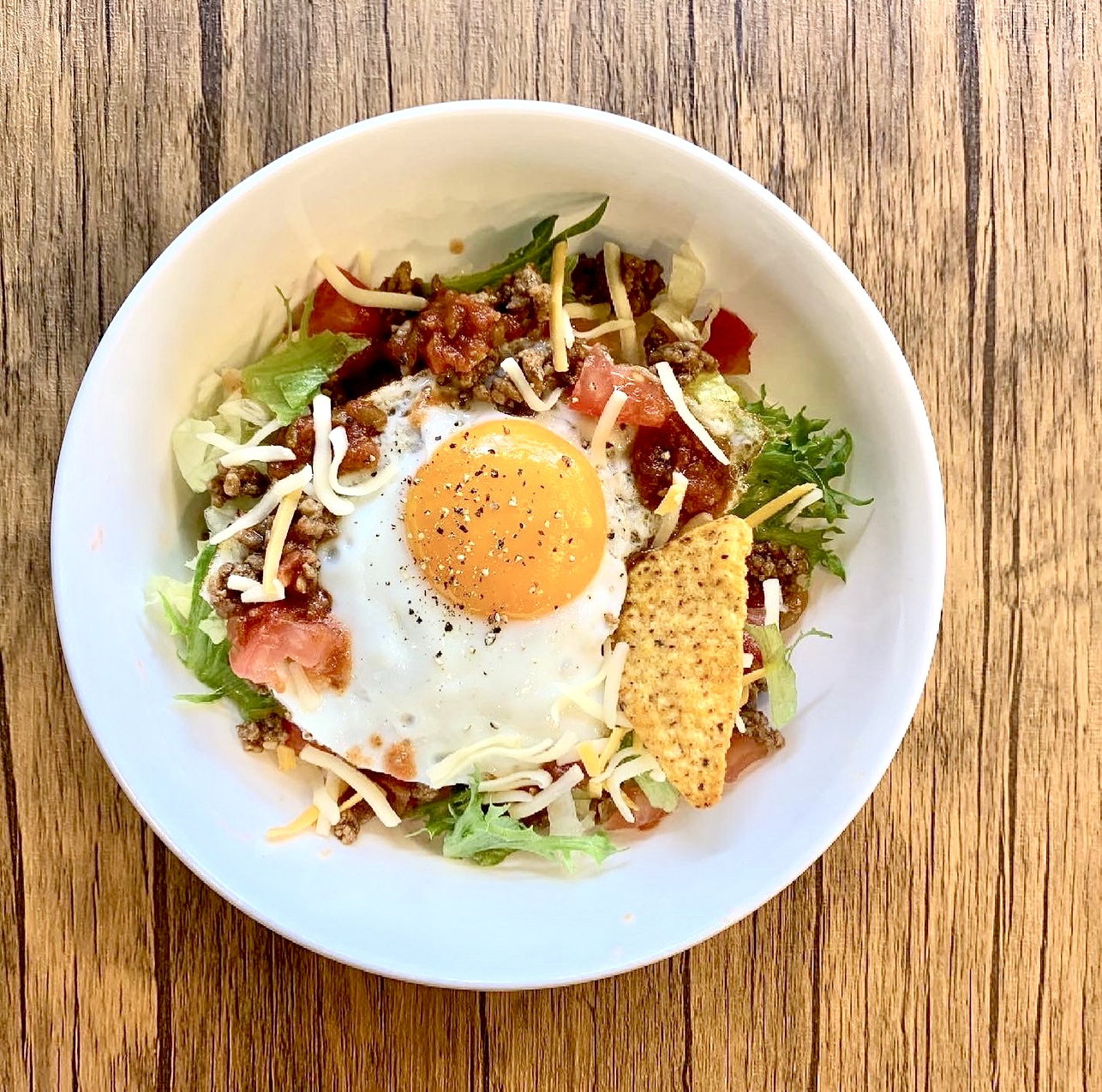 地元野菜をたっぷり使ったタコライス