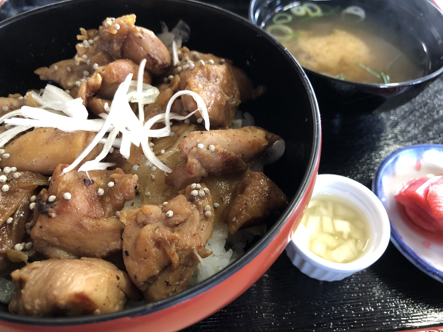 余呉えごま焼鳥丼