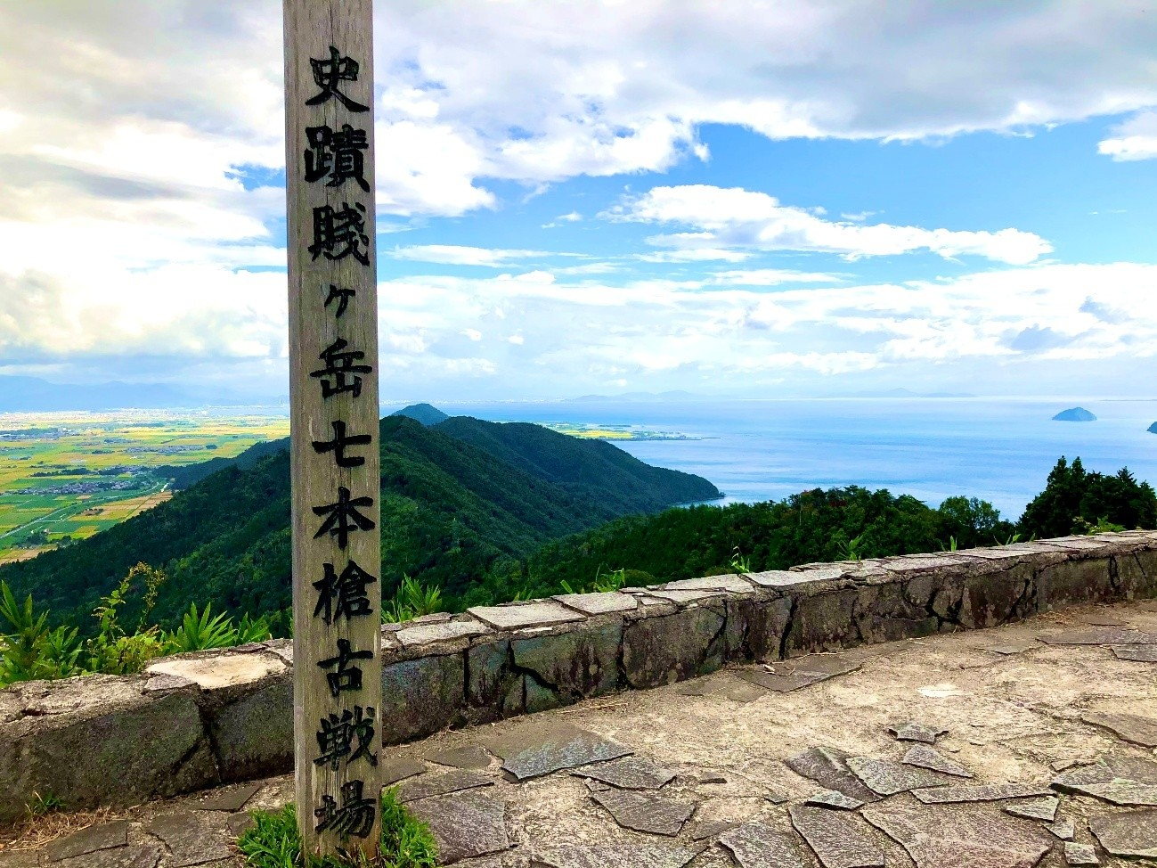 賤ヶ岳山頂から望む琵琶湖の絶景
